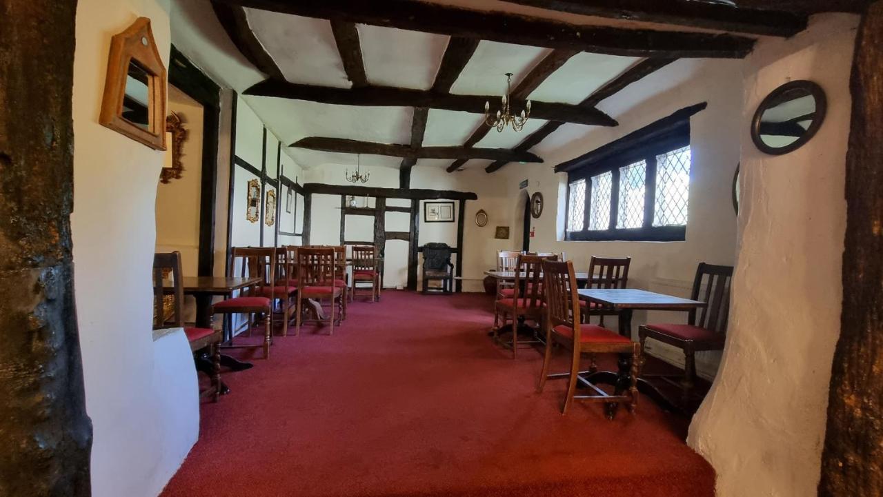 Churston Court Hotel 처스턴페러스 외부 사진
