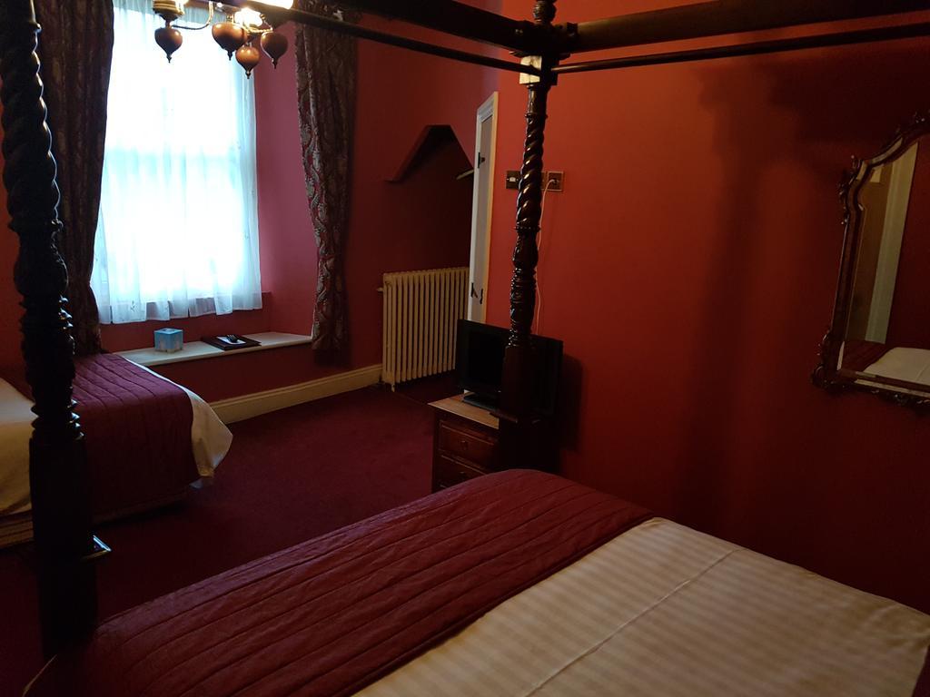 Churston Court Hotel 처스턴페러스 외부 사진