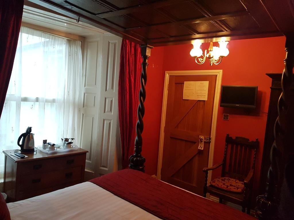 Churston Court Hotel 처스턴페러스 외부 사진
