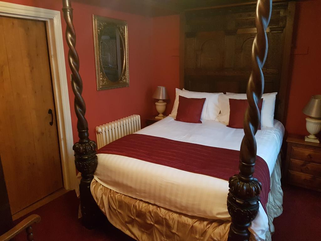 Churston Court Hotel 처스턴페러스 외부 사진