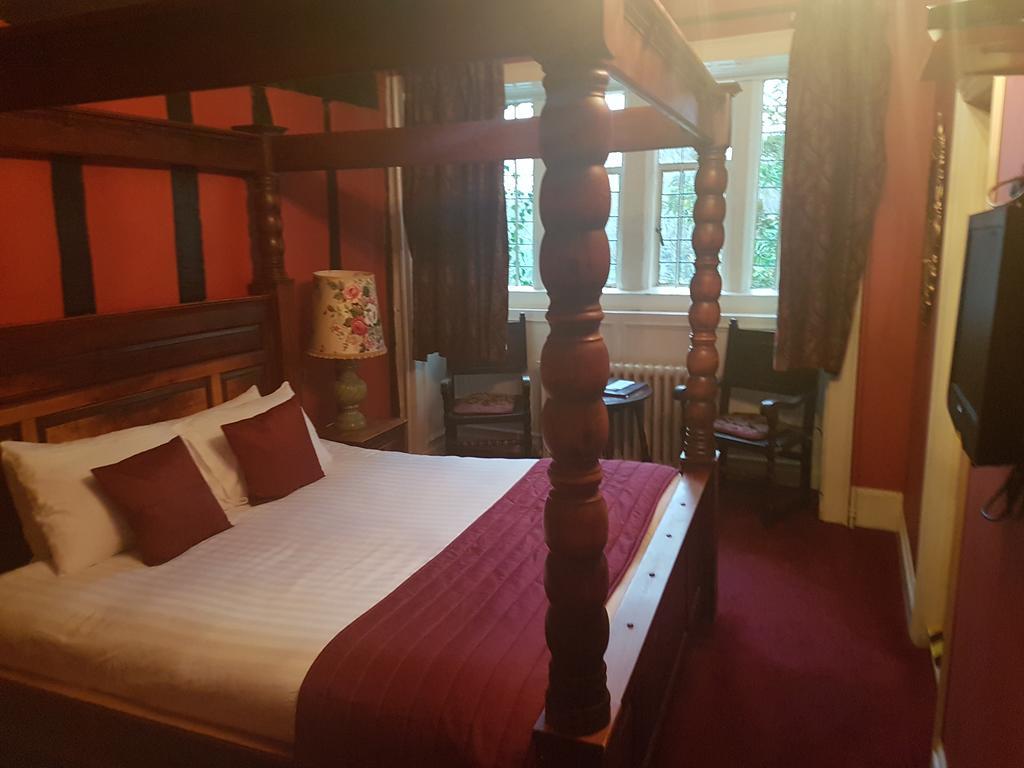 Churston Court Hotel 처스턴페러스 외부 사진