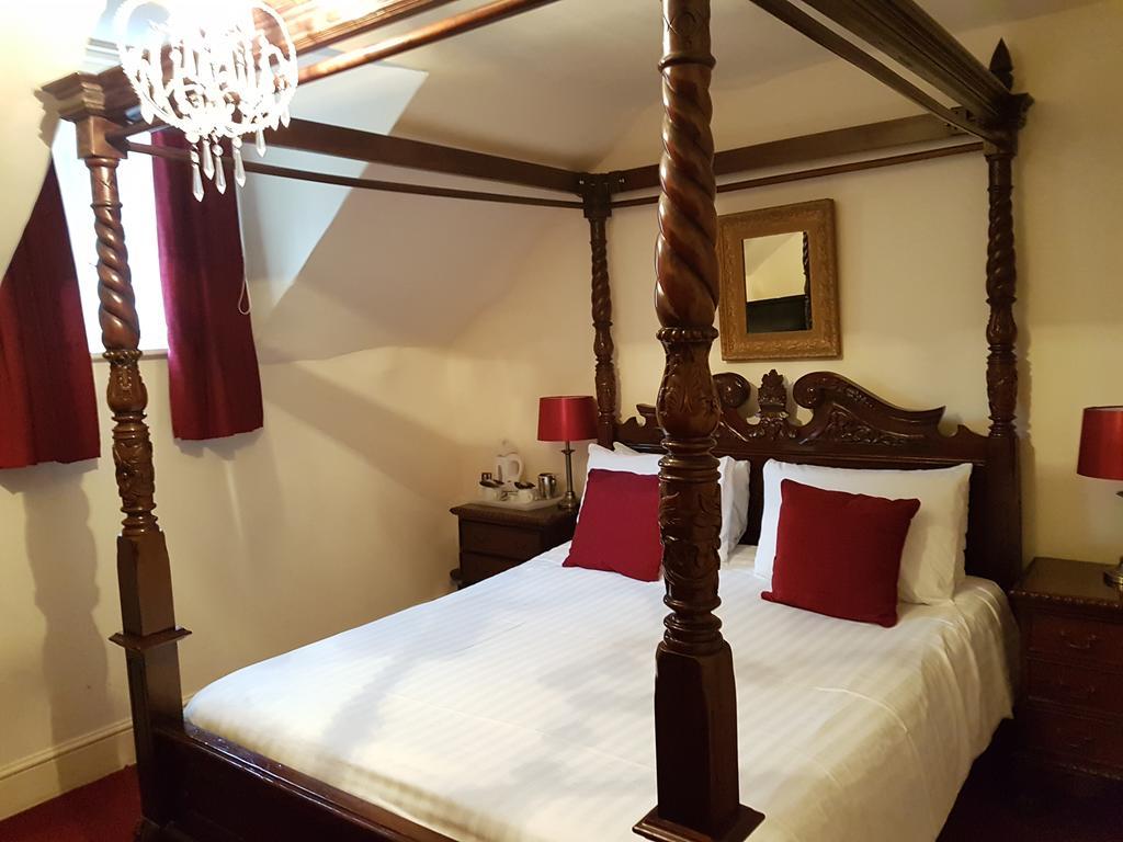 Churston Court Hotel 처스턴페러스 외부 사진