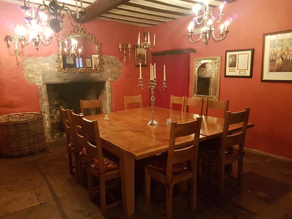 Churston Court Hotel 처스턴페러스 외부 사진