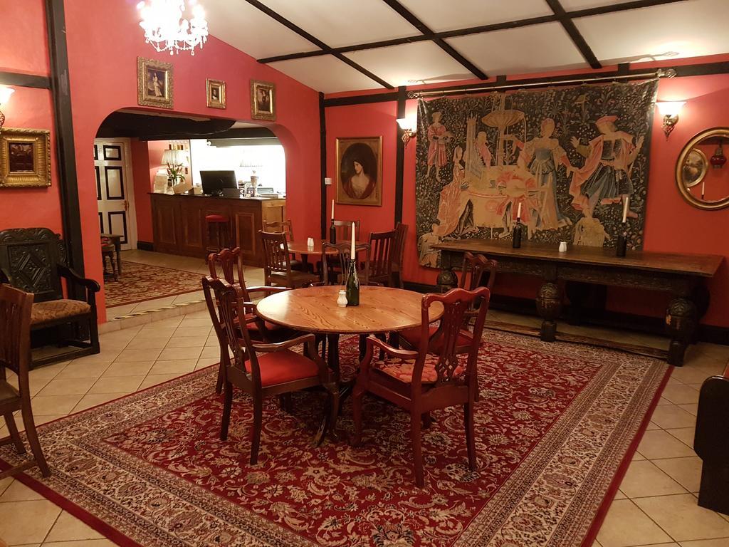Churston Court Hotel 처스턴페러스 외부 사진