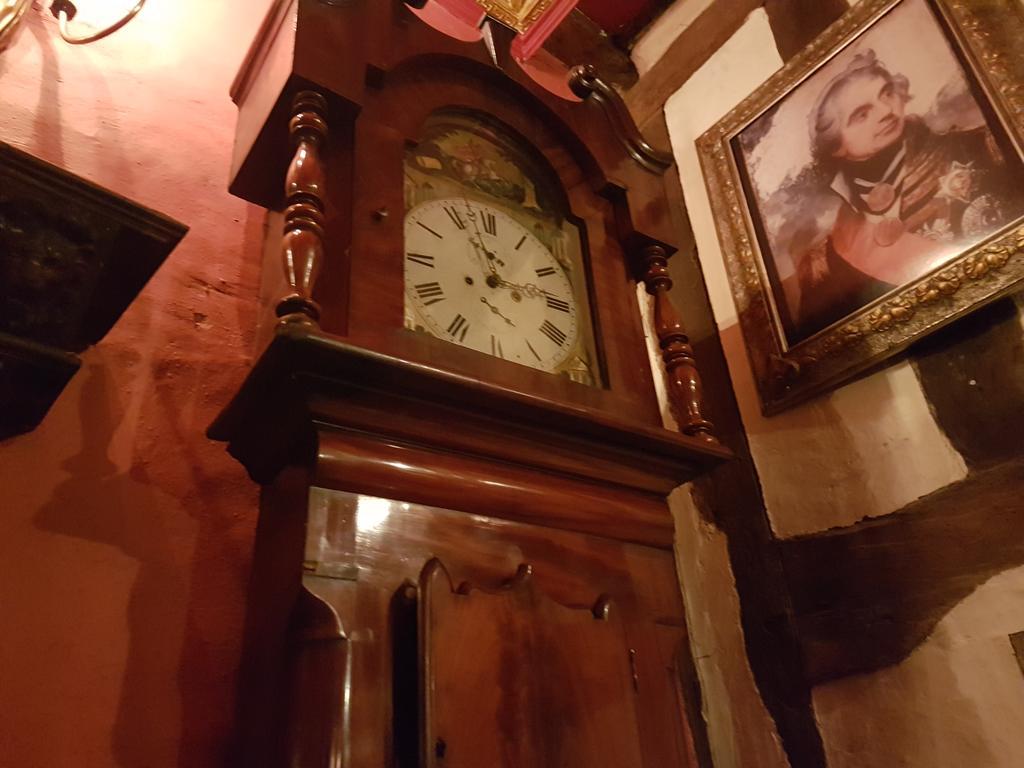 Churston Court Hotel 처스턴페러스 외부 사진
