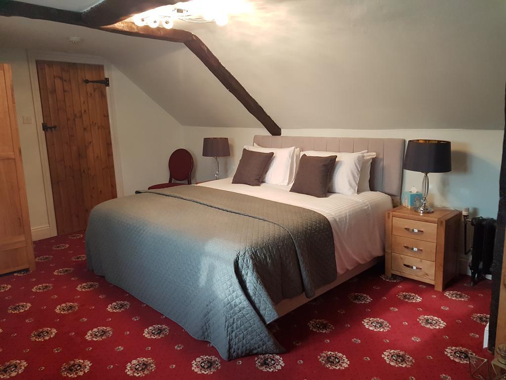 Churston Court Hotel 처스턴페러스 외부 사진