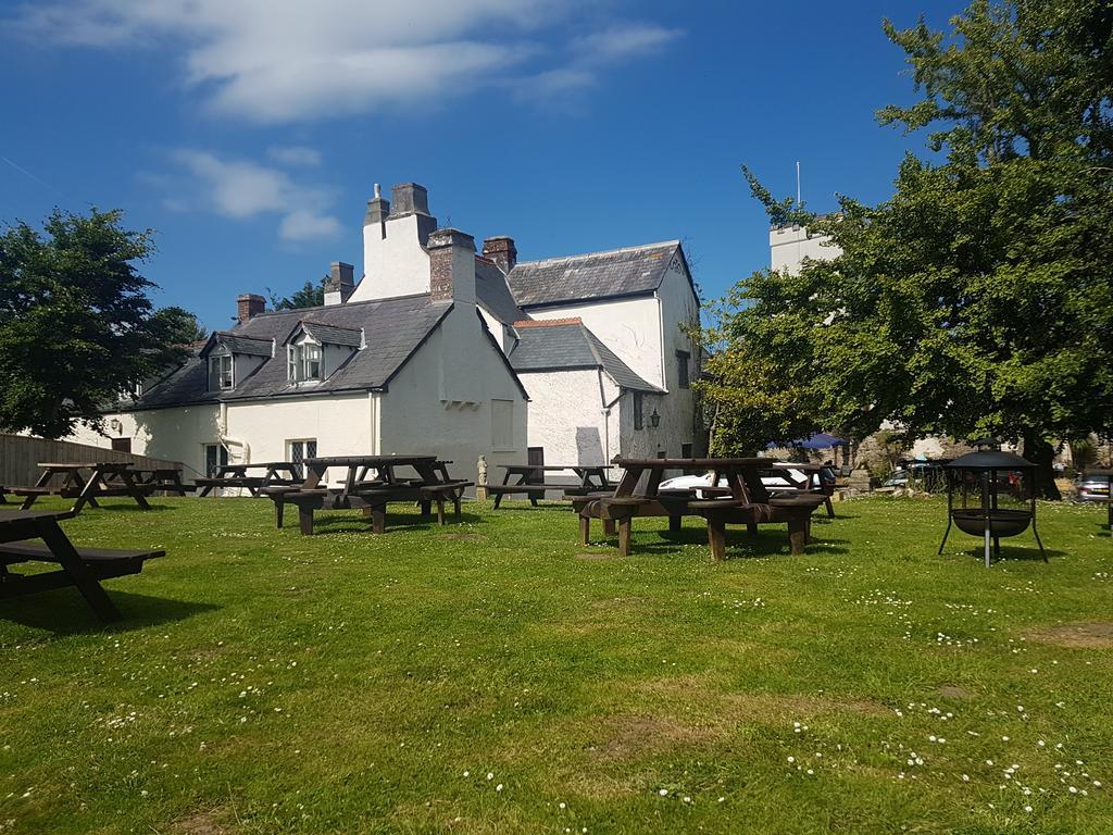 Churston Court Hotel 처스턴페러스 외부 사진