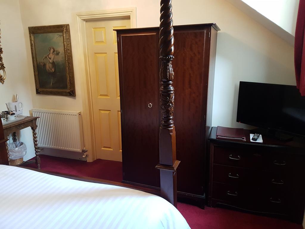 Churston Court Hotel 처스턴페러스 외부 사진