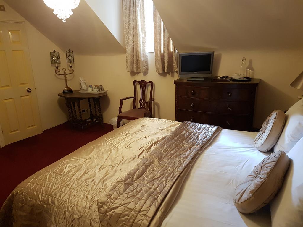 Churston Court Hotel 처스턴페러스 외부 사진