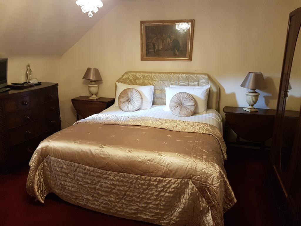 Churston Court Hotel 처스턴페러스 외부 사진