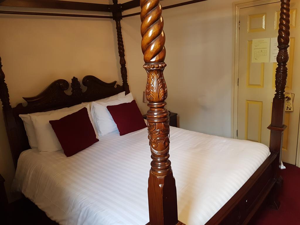 Churston Court Hotel 처스턴페러스 외부 사진