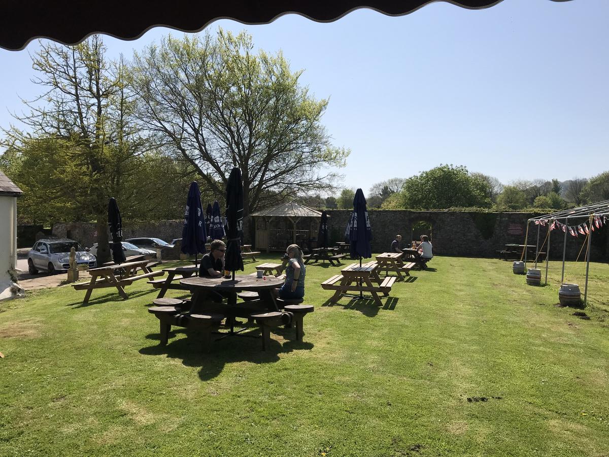 Churston Court Hotel 처스턴페러스 외부 사진